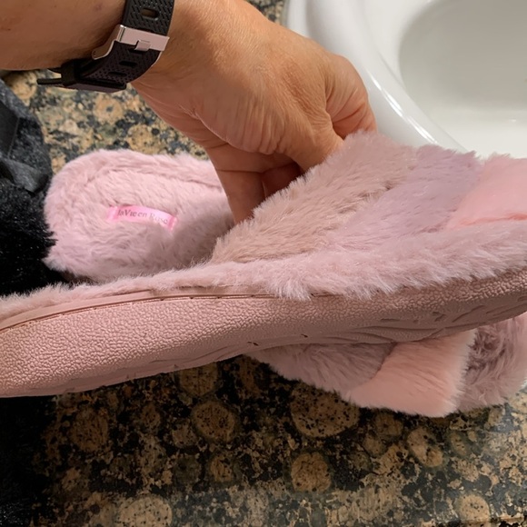 NWT La Vie En Rose plush slide on slippers - Picture 10 of 11